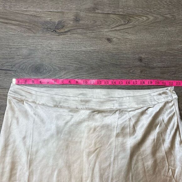 Skies Are Blue Womens Skirt Size 2X Satin Midi Beige Stretchy - Picture 7 of 10